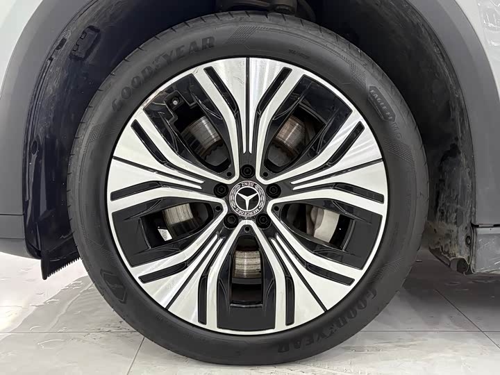 Фото 9 - Mercedes-Benz EQE SUV