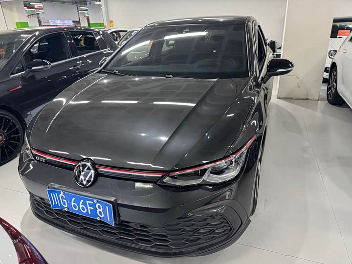 Фото 2 - Volkswagen Golf GTI