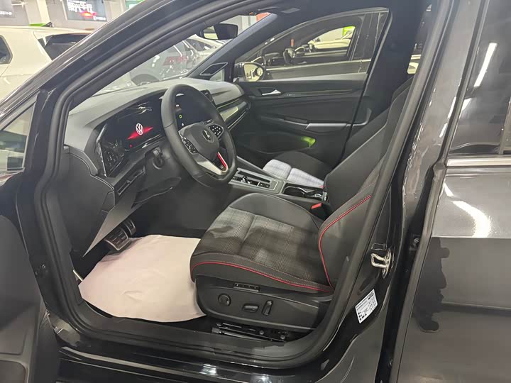 Фото 4 - Volkswagen Golf GTI