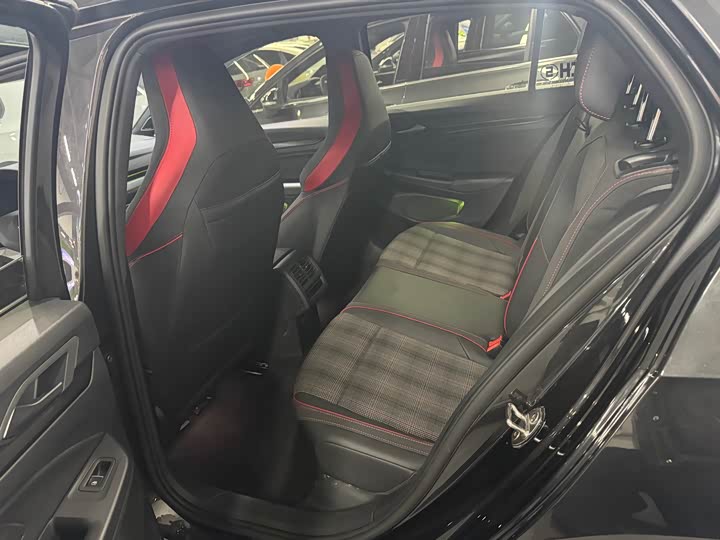 Фото 5 - Volkswagen Golf GTI