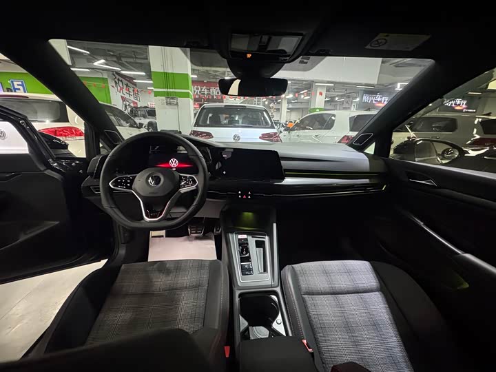 Фото 6 - Volkswagen Golf GTI