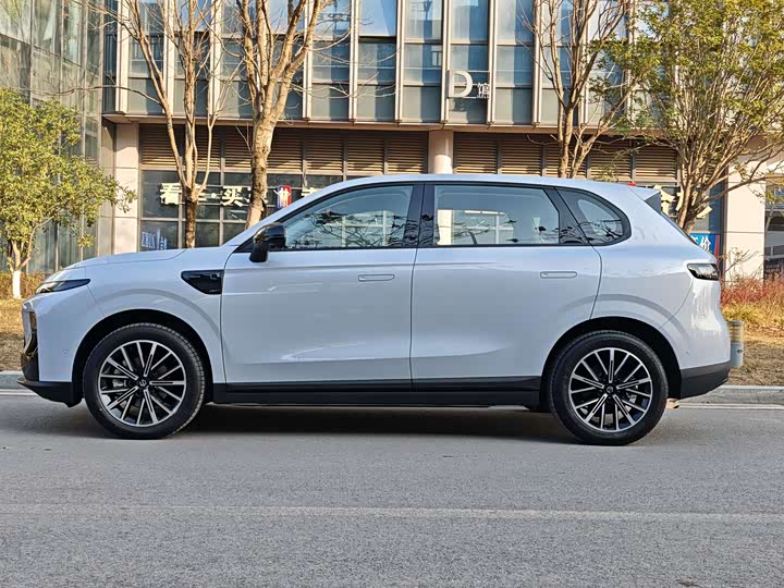 Фото 2 - Leapmotor B10