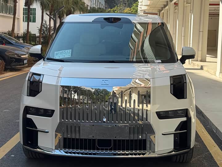 Фото 2 - Zeekr 009