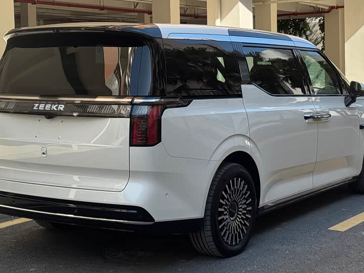 Фото 4 - Zeekr 009