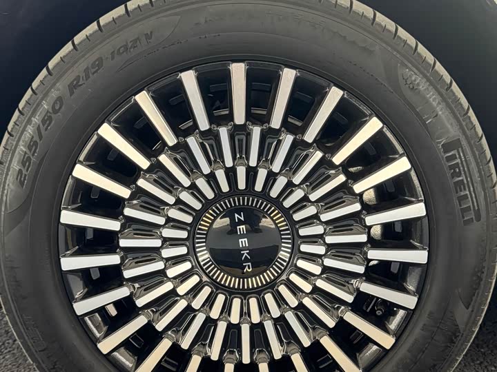 Фото 7 - Zeekr 009