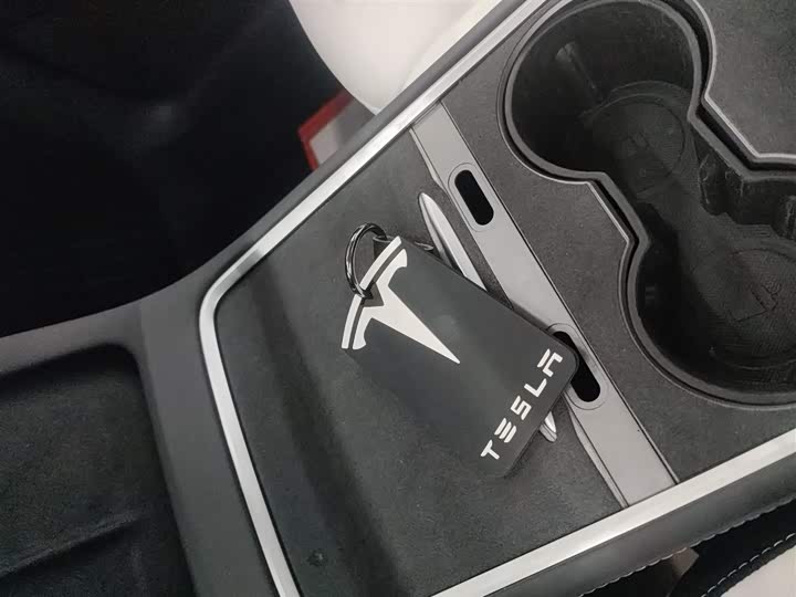 Фото 9 - Tesla Model Y