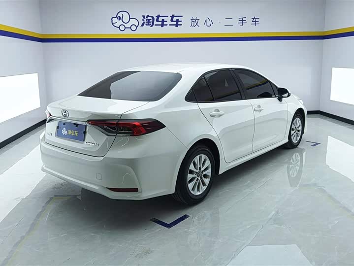 Фото 3 - Toyota Corolla