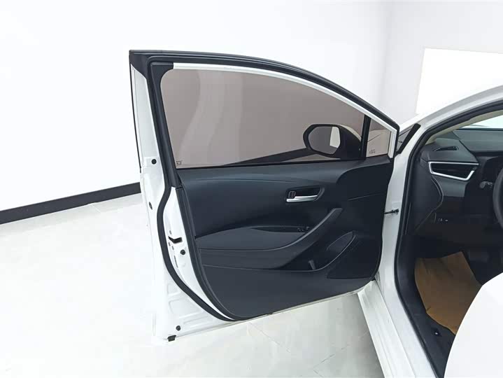 Фото 7 - Toyota Corolla