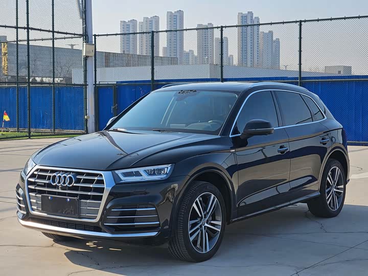 Фото 1 - Audi Q5L