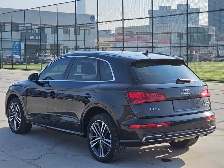 Фото 4 - Audi Q5L