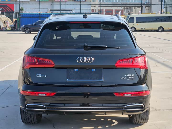 Фото 5 - Audi Q5L