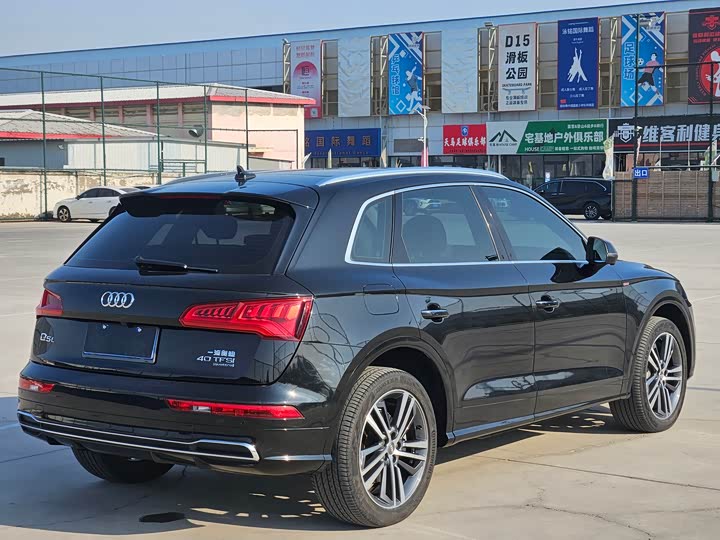 Фото 6 - Audi Q5L