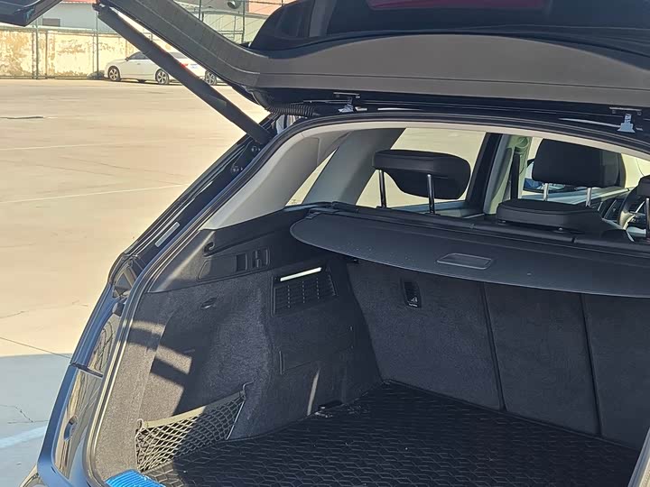 Фото 8 - Audi Q5L