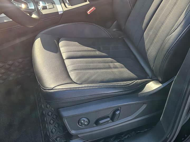 Фото 9 - Audi Q5L