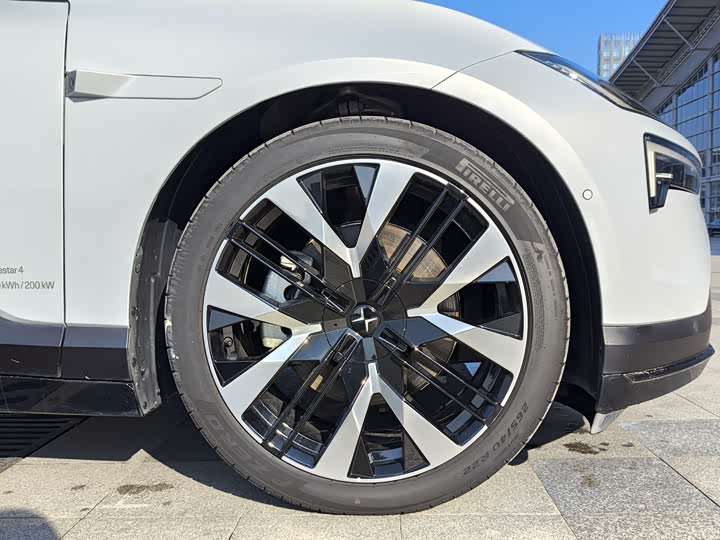 Фото 8 - Polestar 4