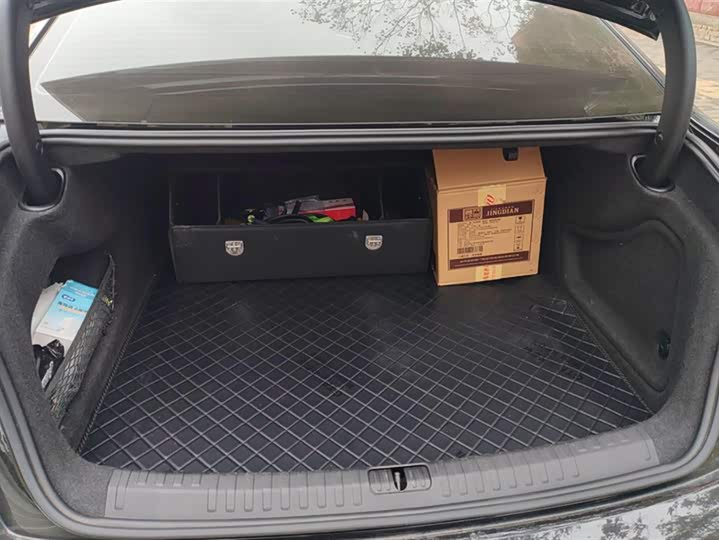 Фото 4 - Audi A6L