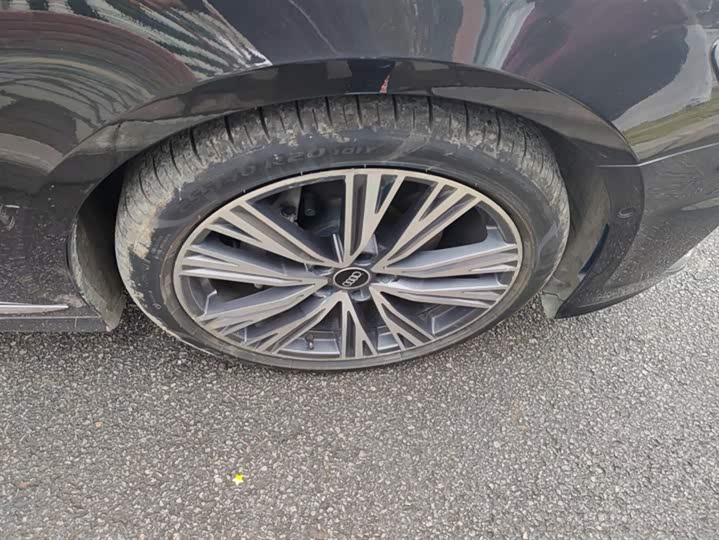 Фото 6 - Audi A6L