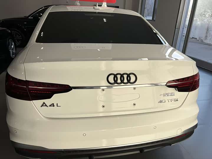Фото 6 - Audi A4L