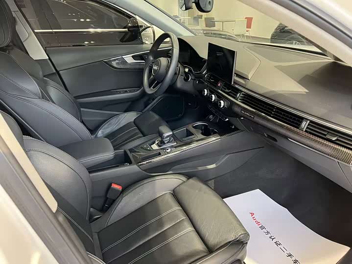 Фото 8 - Audi A4L