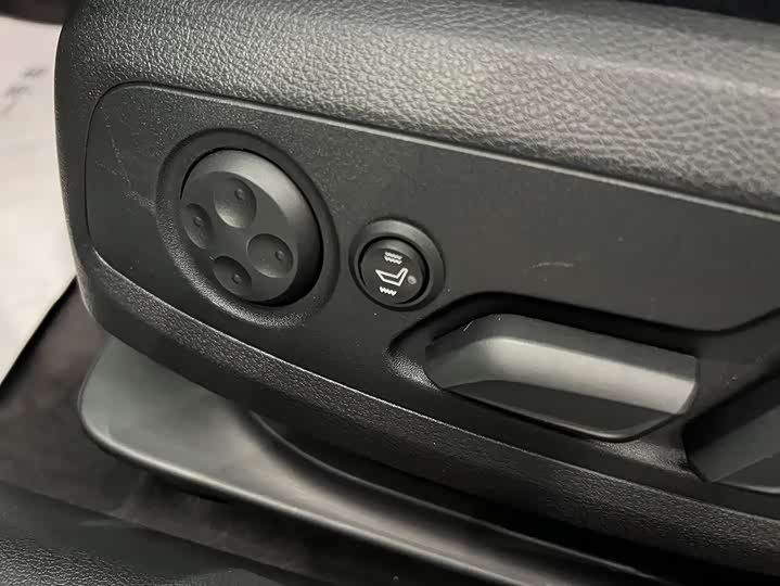 Фото 9 - Audi A4L