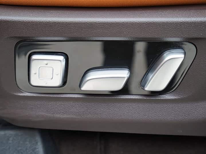 Фото 5 - Tank 500 Hybrid