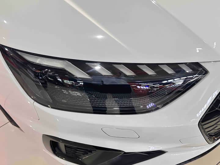 Фото 4 - Audi A4L