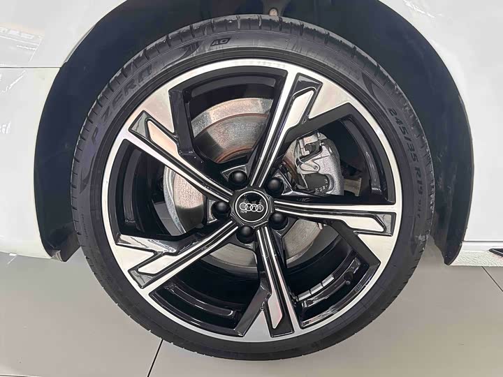 Фото 5 - Audi A4L