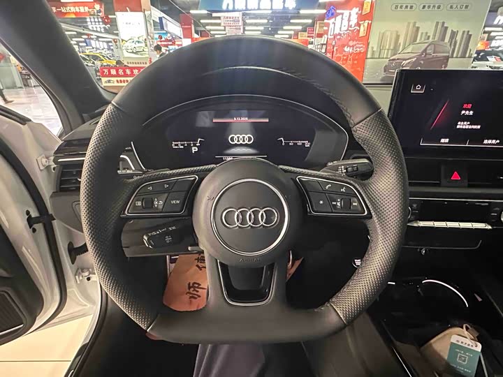 Фото 8 - Audi A4L