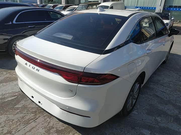 Фото 7 - GAC Aion S