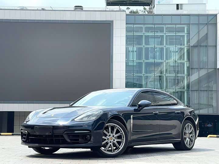 Фото 1 - Porsche Panamera