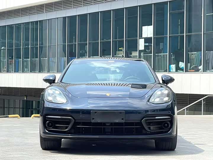 Фото 2 - Porsche Panamera