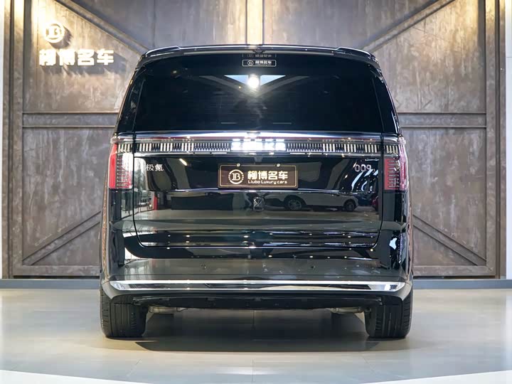 Фото 3 - Zeekr 009