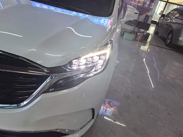 Фото 5 - Buick GL8 ES