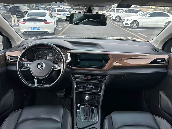 Фото 5 - Volkswagen Tharu