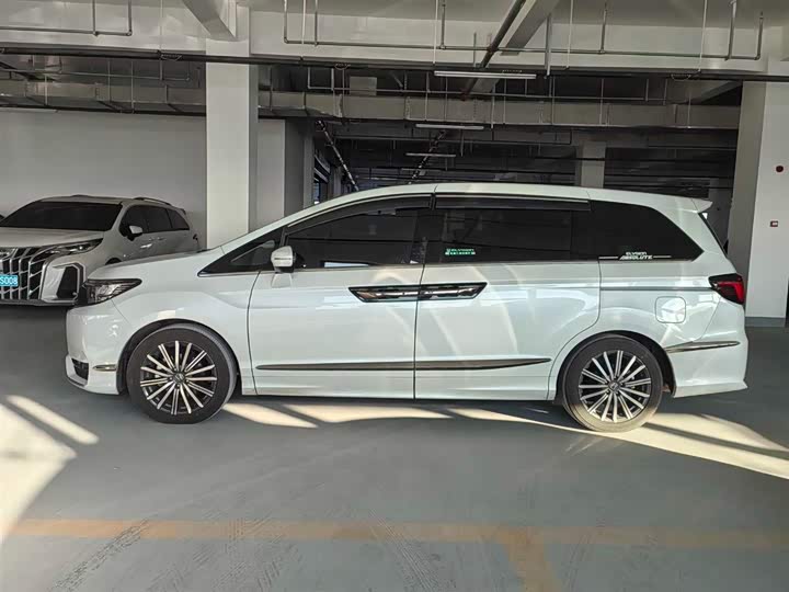 Фото 3 - Honda Elysion