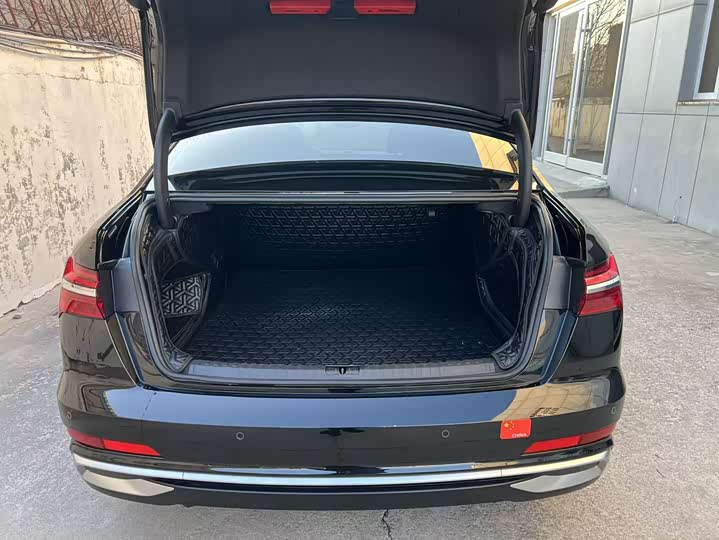 Фото 4 - Audi A6L