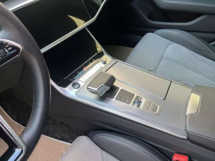 Фото 5 - Audi A6L