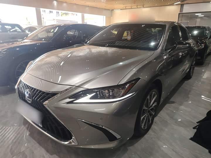 Фото 2 - Lexus ES