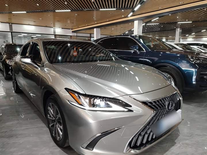 Фото 4 - Lexus ES