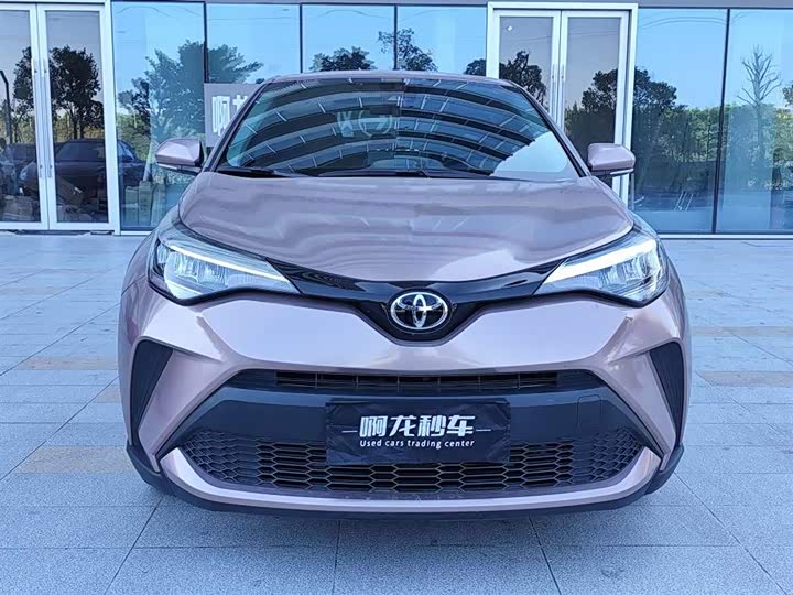 Фото 2 - Toyota C-HR