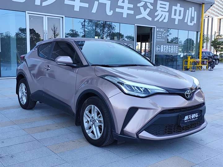 Фото 3 - Toyota C-HR
