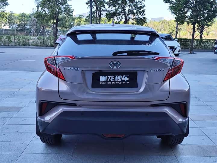 Фото 5 - Toyota C-HR