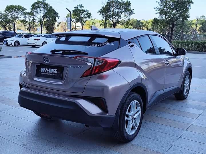 Фото 6 - Toyota C-HR