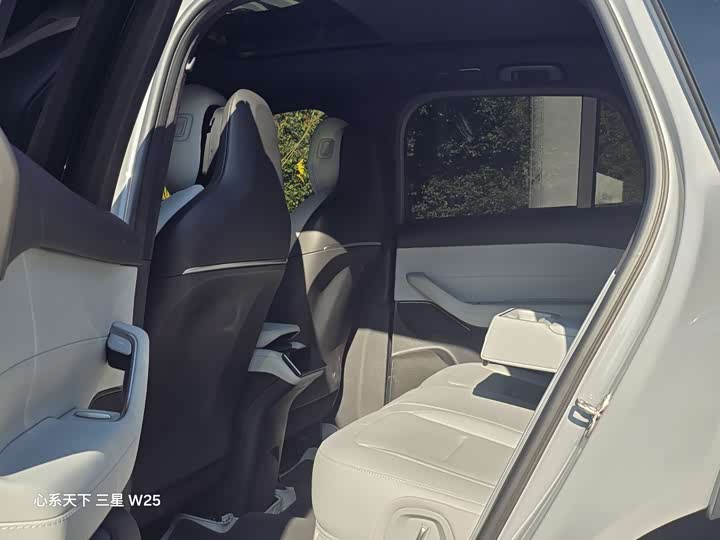 Фото 6 - Nio ES6