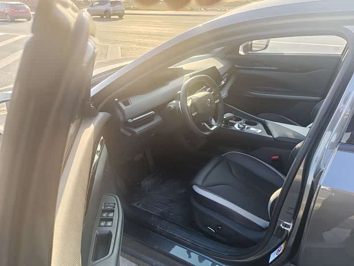 Фото 5 - Changan UNI-V