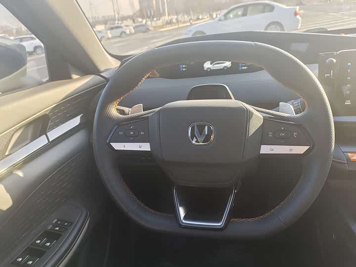 Фото 7 - Changan UNI-V