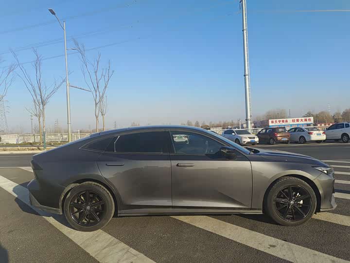 Фото 8 - Changan UNI-V