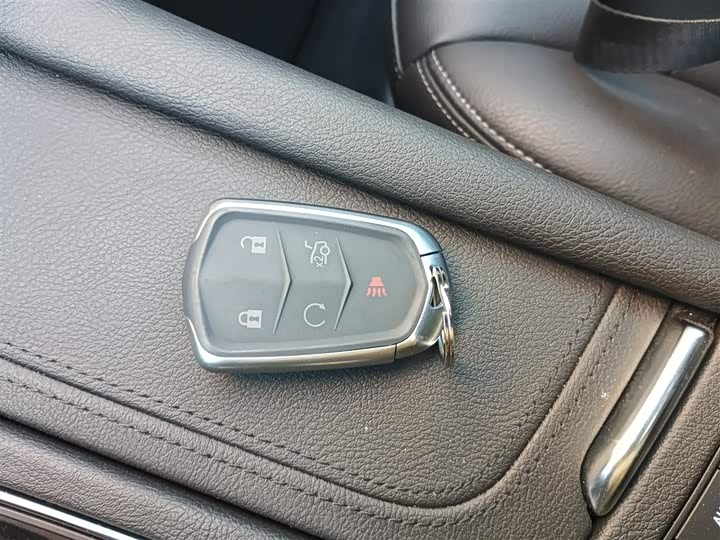 Фото 9 - Cadillac XT5