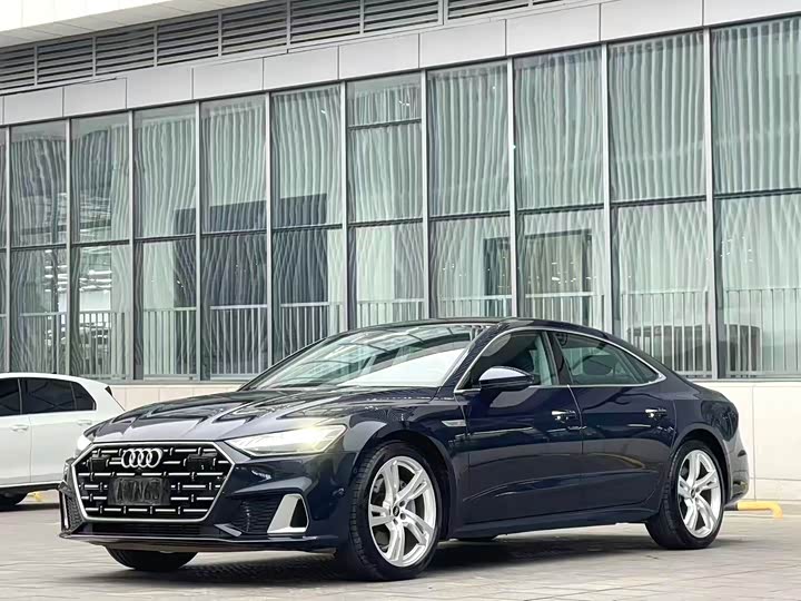 Фото 1 - Audi A7L