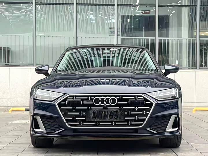 Фото 2 - Audi A7L